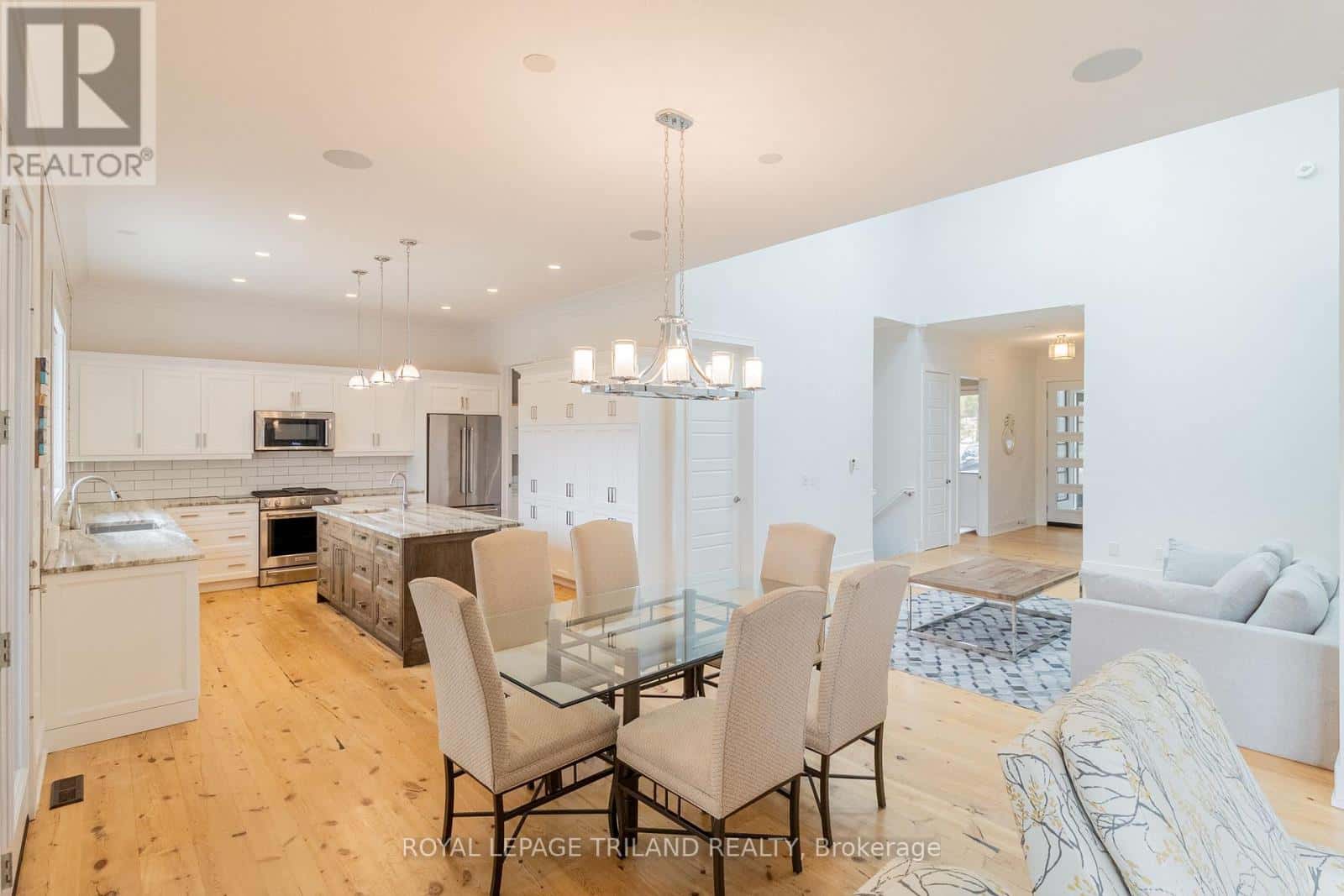 10099 JENNISON CRESCENT — Lambton Shores (Grand Bend), Ontario - Photo 3 of 50