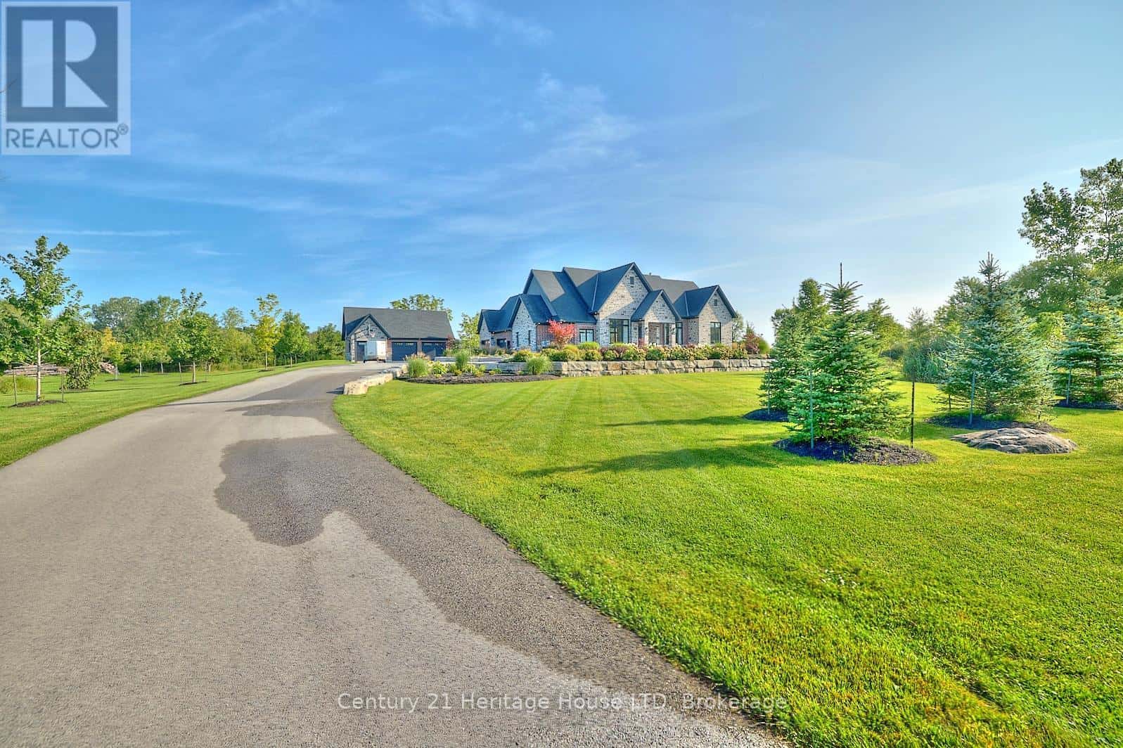 1716 REBECCA STREET — Fort Erie (Crescent Park), Ontario - Photo 2 of 50