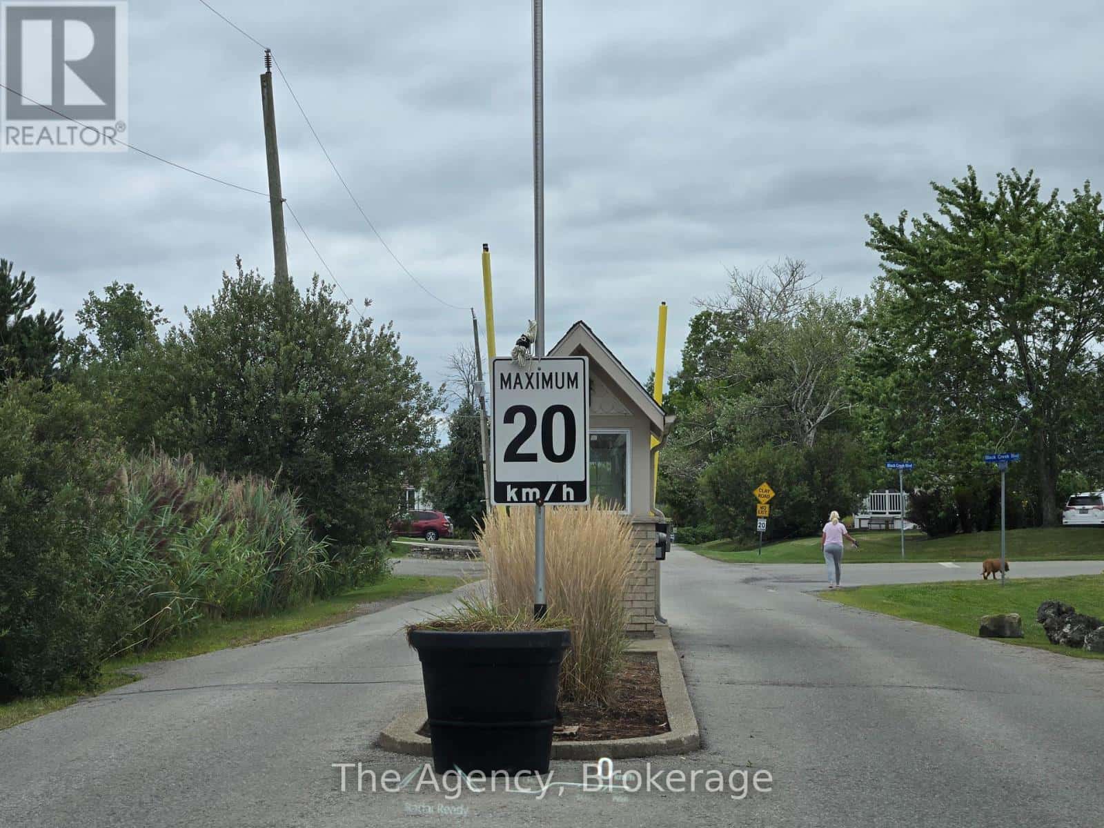 10 - 3033 TOWNLINE ROAD — Fort Erie (Black Creek), Ontario - Photo 2 of 29