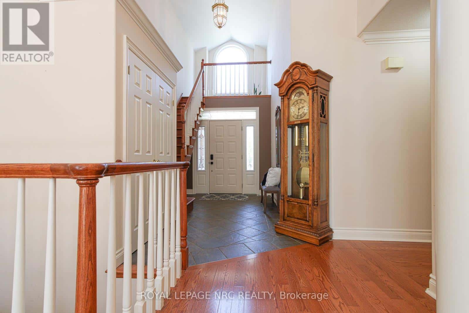 2A JULIANA CRESCENT — St. Catharines (Lakeport), Ontario - Photo 4 of 36