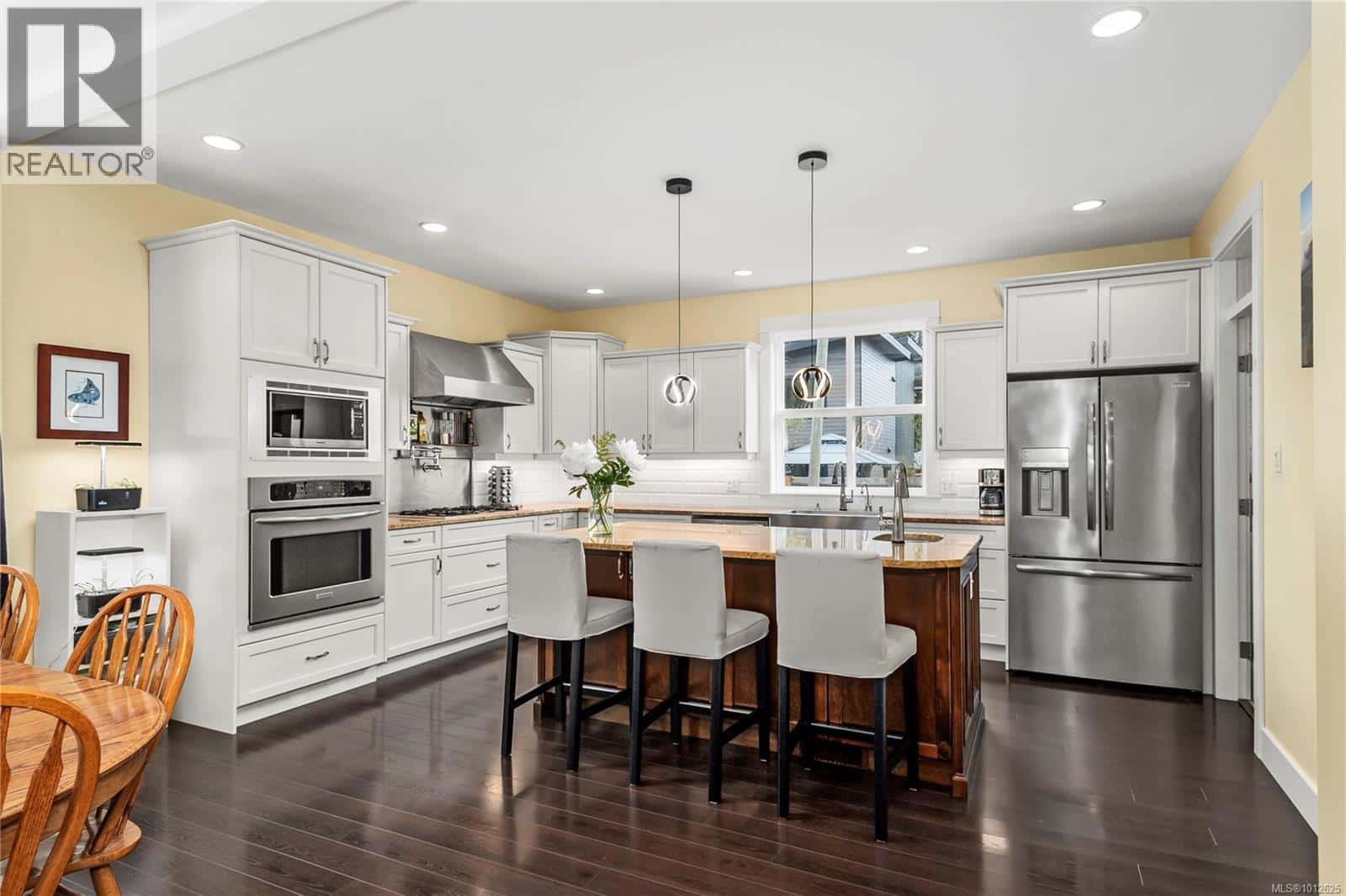 288 Twillingate Rd — Campbell River, British Columbia - Photo 3 of 94