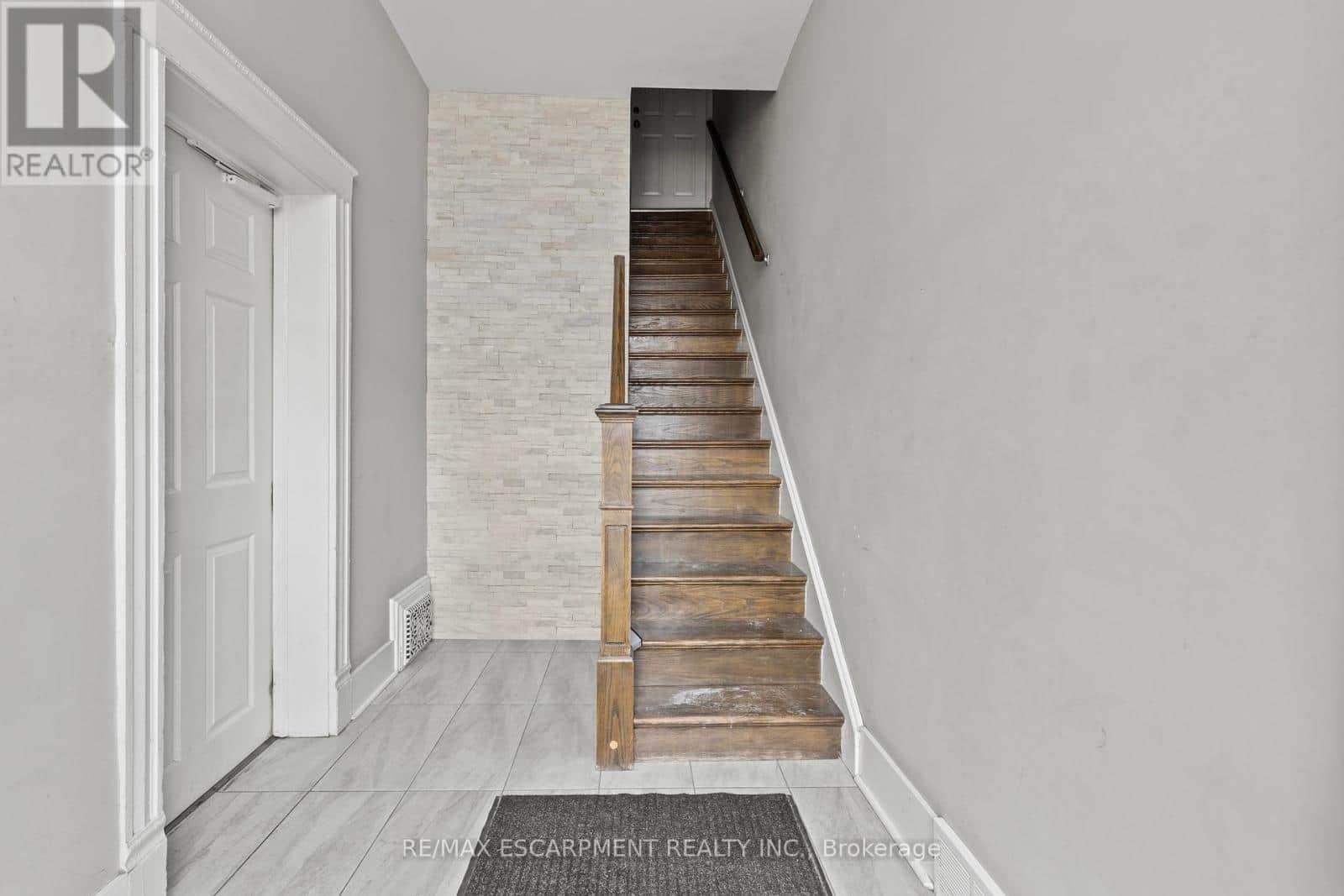 181 WEST AVENUE - Photo 5 of 45, Hamilton (Beasley), Ontario