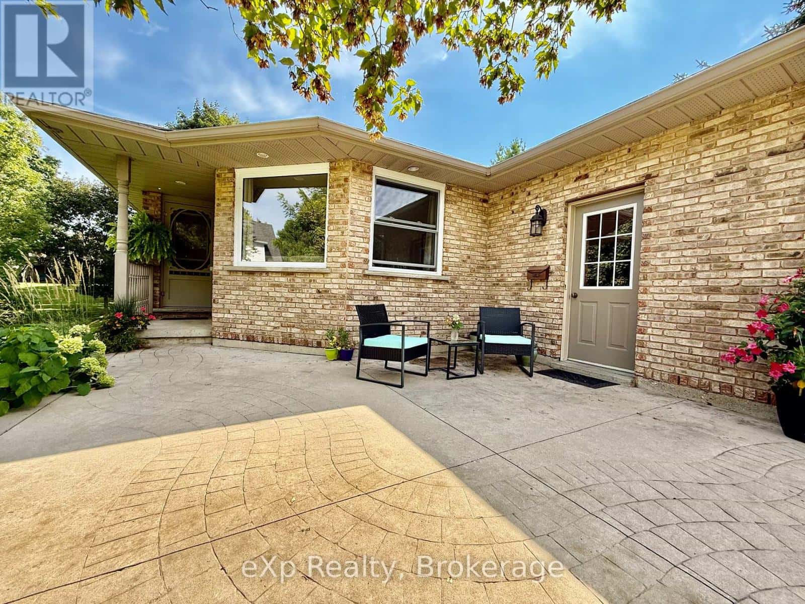 308 MARY STREET — Brockton, Ontario - Photo 2 of 22