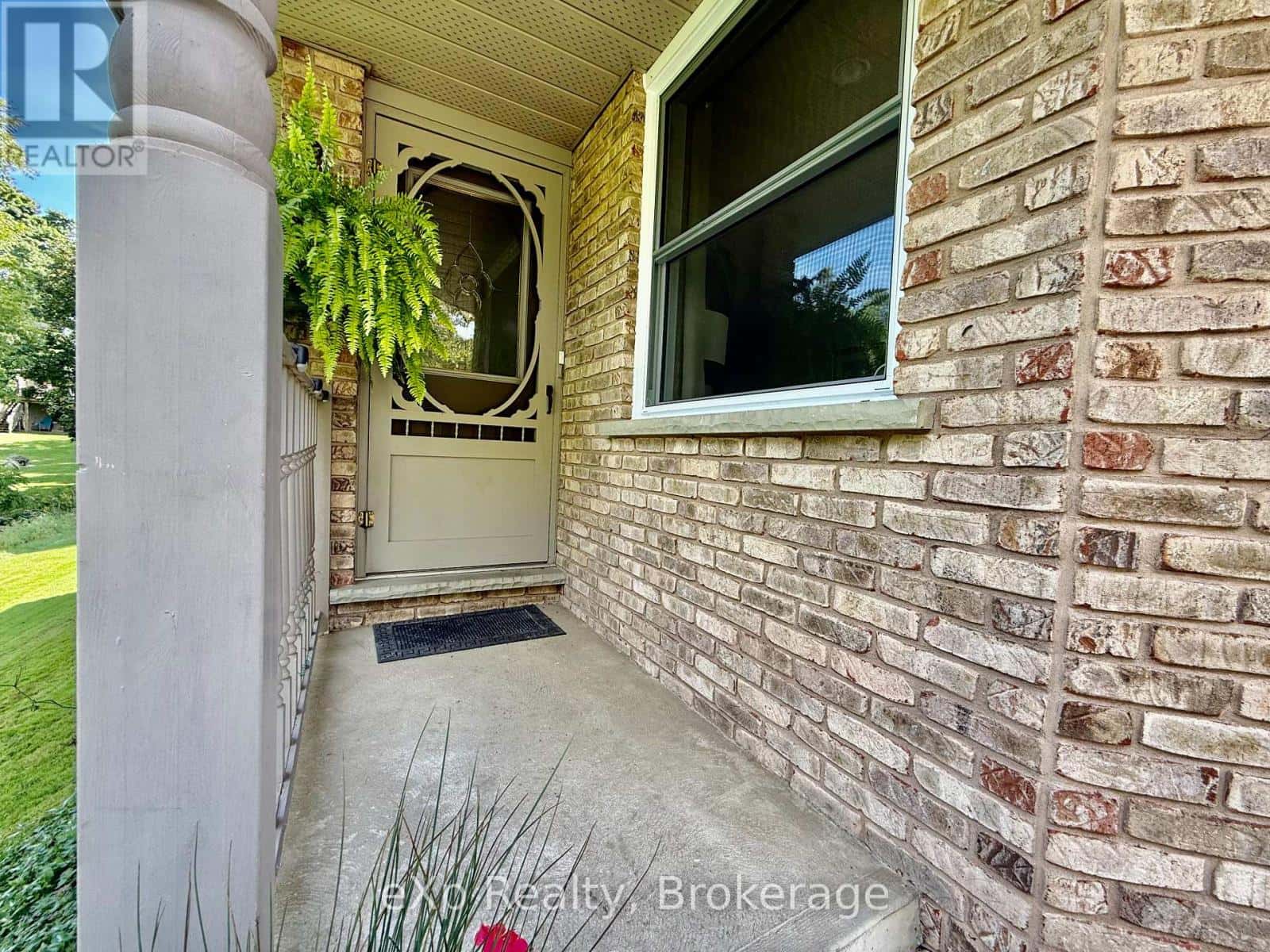 308 MARY STREET — Brockton, Ontario - Photo 3 of 22