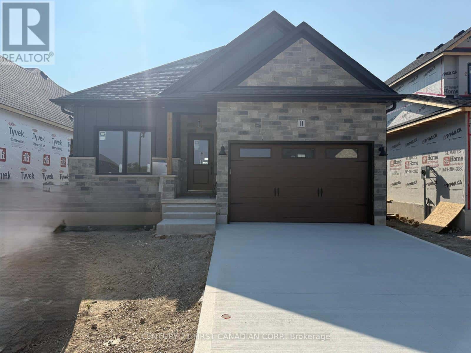 11 SHELDABREN STREET — North Middlesex (Ailsa Craig), Ontario - Photo 2 of 27