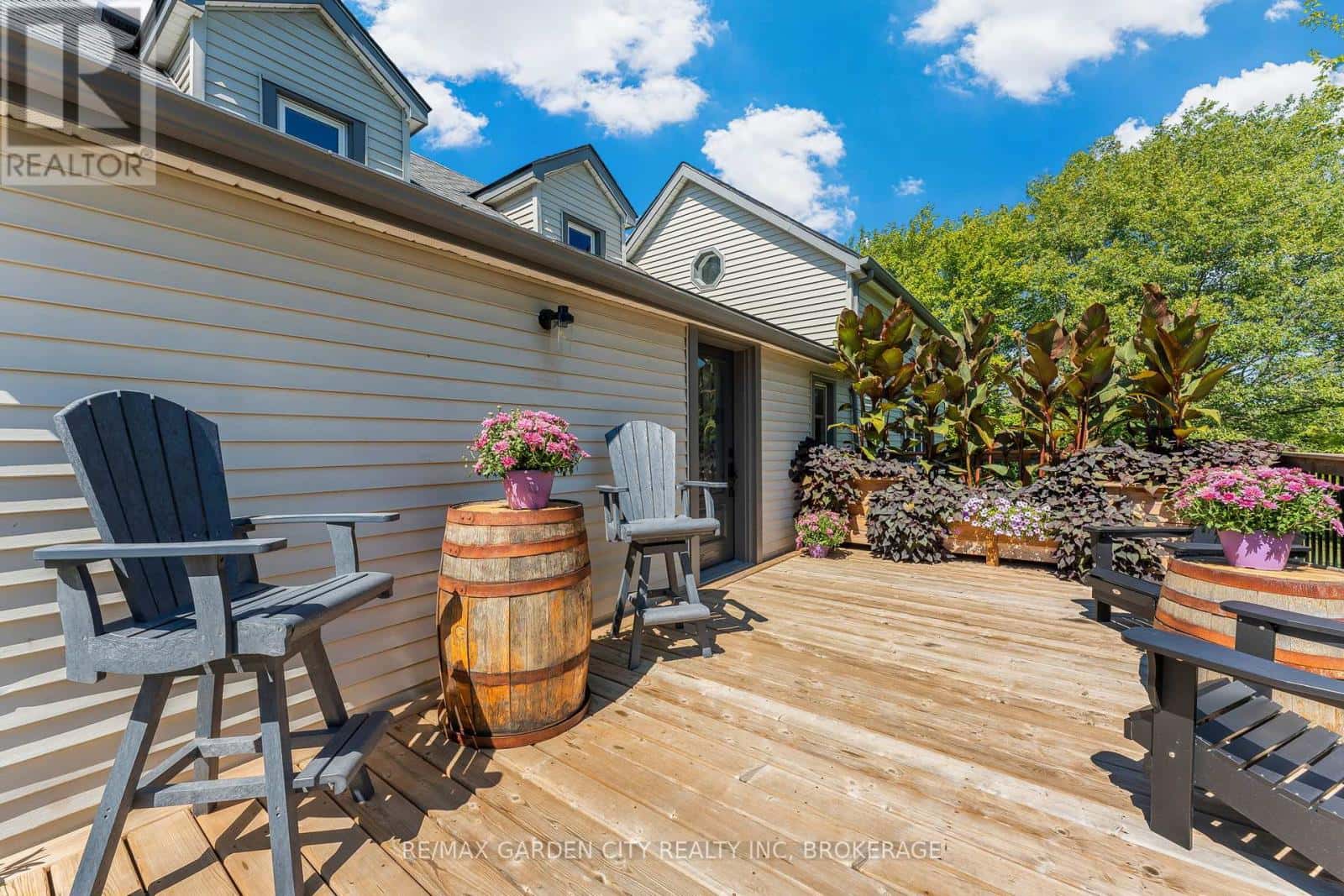 444 WEBBER ROAD — Pelham (Fenwick), Ontario - Photo 3 of 49