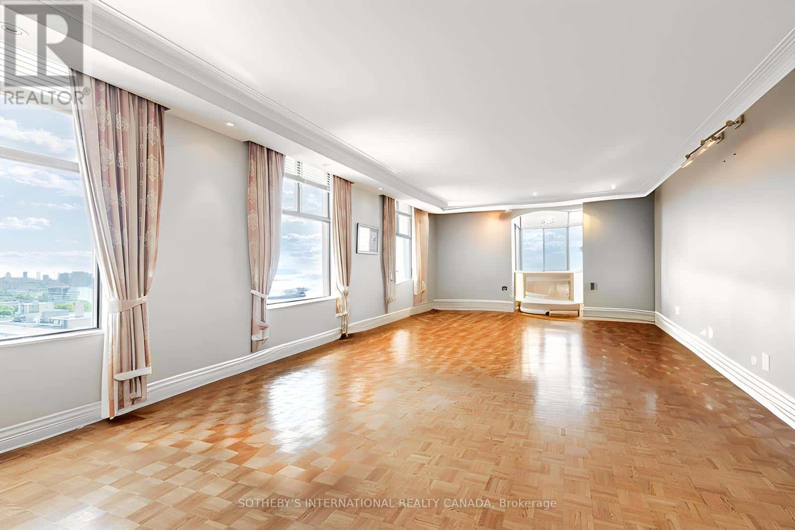 13 - 423 AVENUE ROAD — Toronto (Yonge-St. Clair), Ontario - Photo 5 of 33