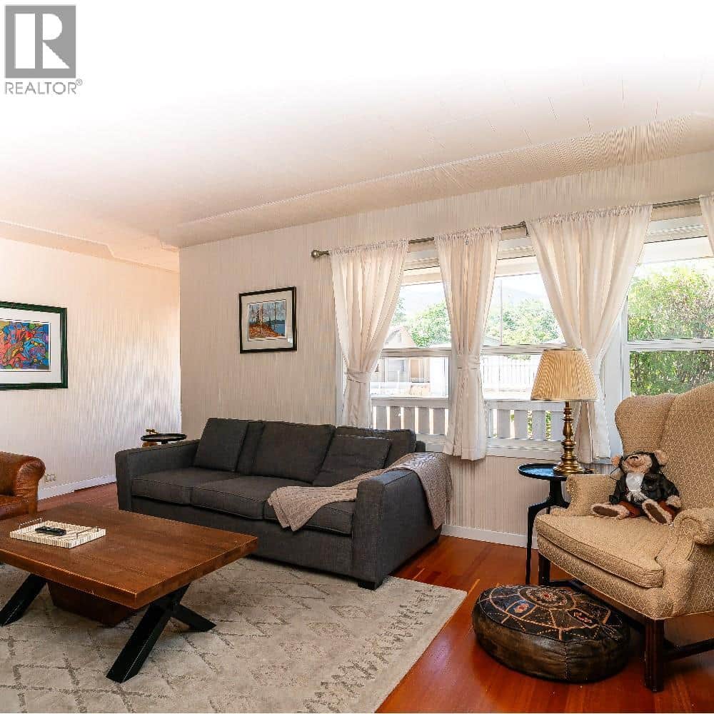 5875 Okanagan Street - Photo 5 of 20, Oliver, British Columbia