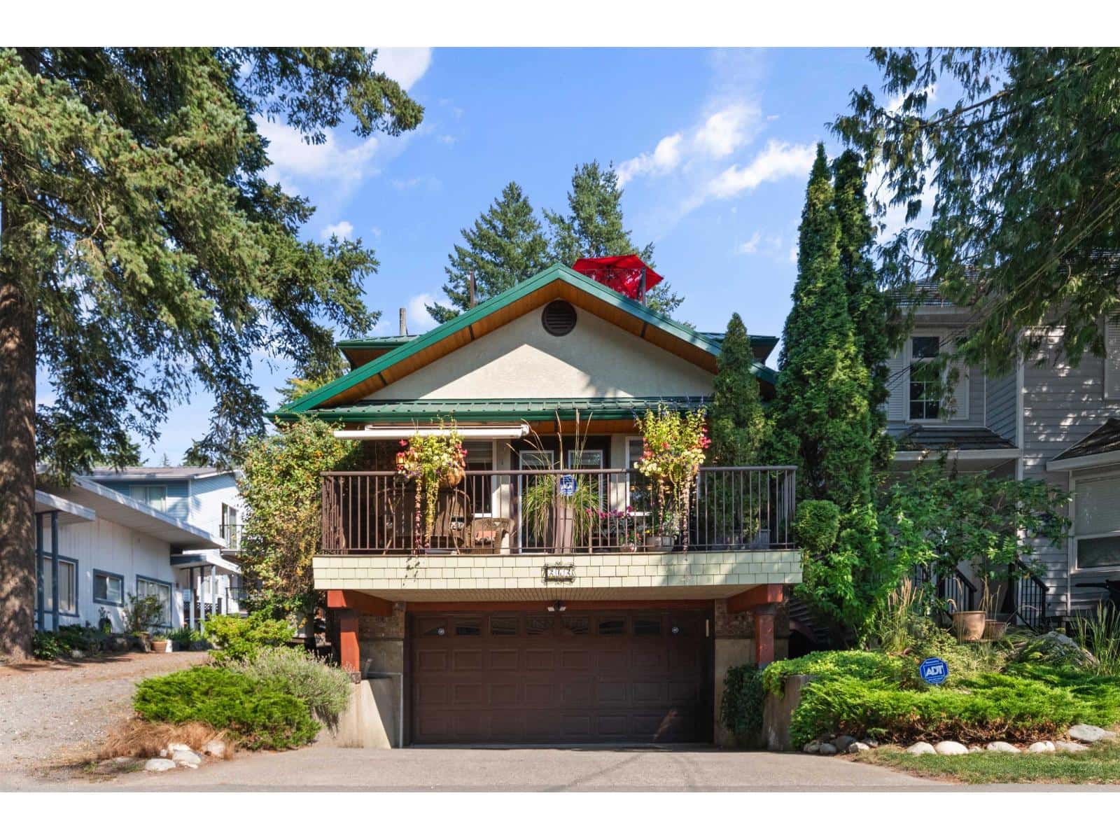 262 FIRST AVENUE, Cultus Lake North — Cultus Lake, British Columbia - Photo 2 of 40