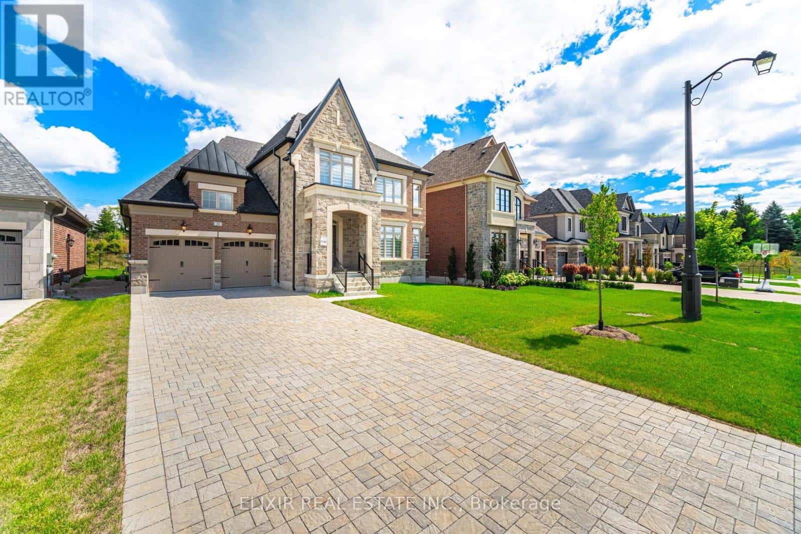 33 SCULPTURE GARDEN LANE — Vaughan (Kleinburg), Ontario - Photo 3 of 50