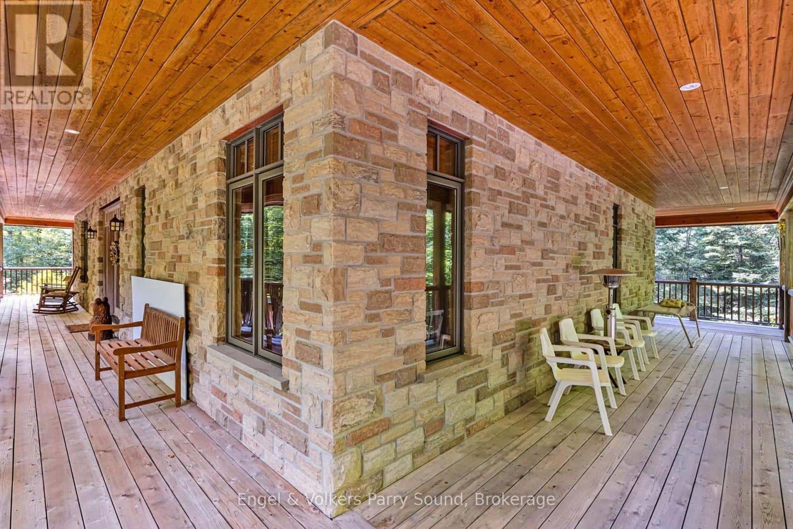 Whitestone (Dunchurch), Ontario — Whitestone (Dunchurch), Ontario - Photo 3 of 48