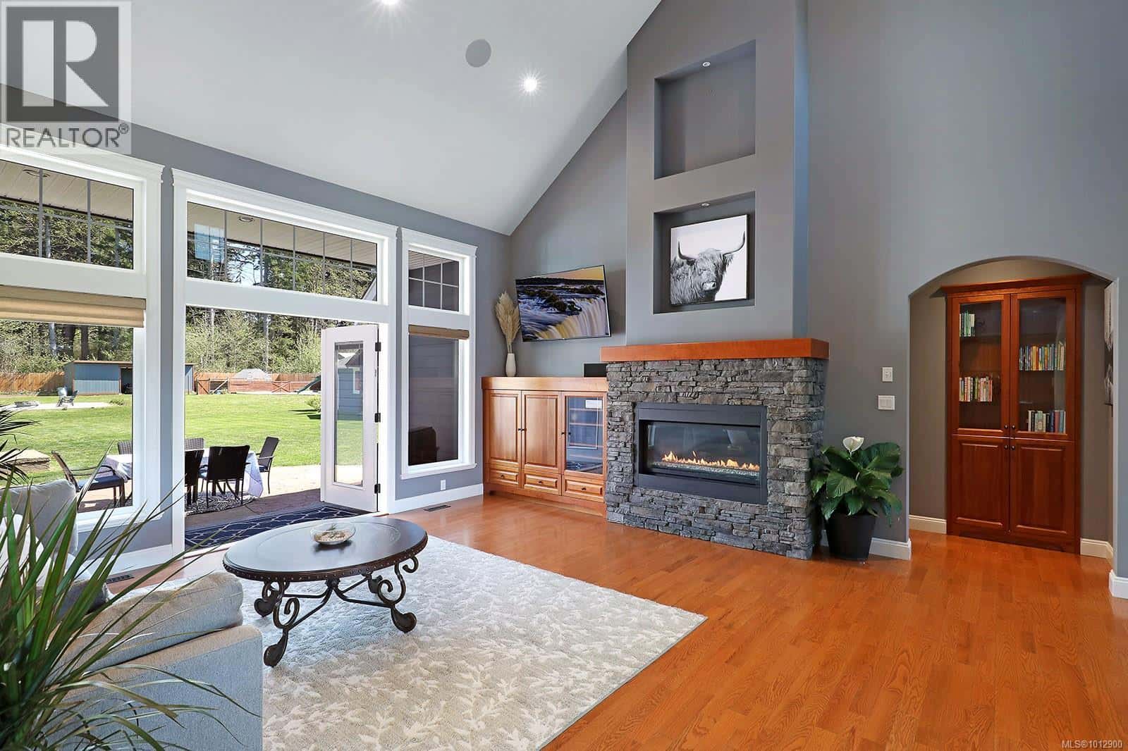 2495 Graham Rd — Courtenay, British Columbia - Photo 5 of 81