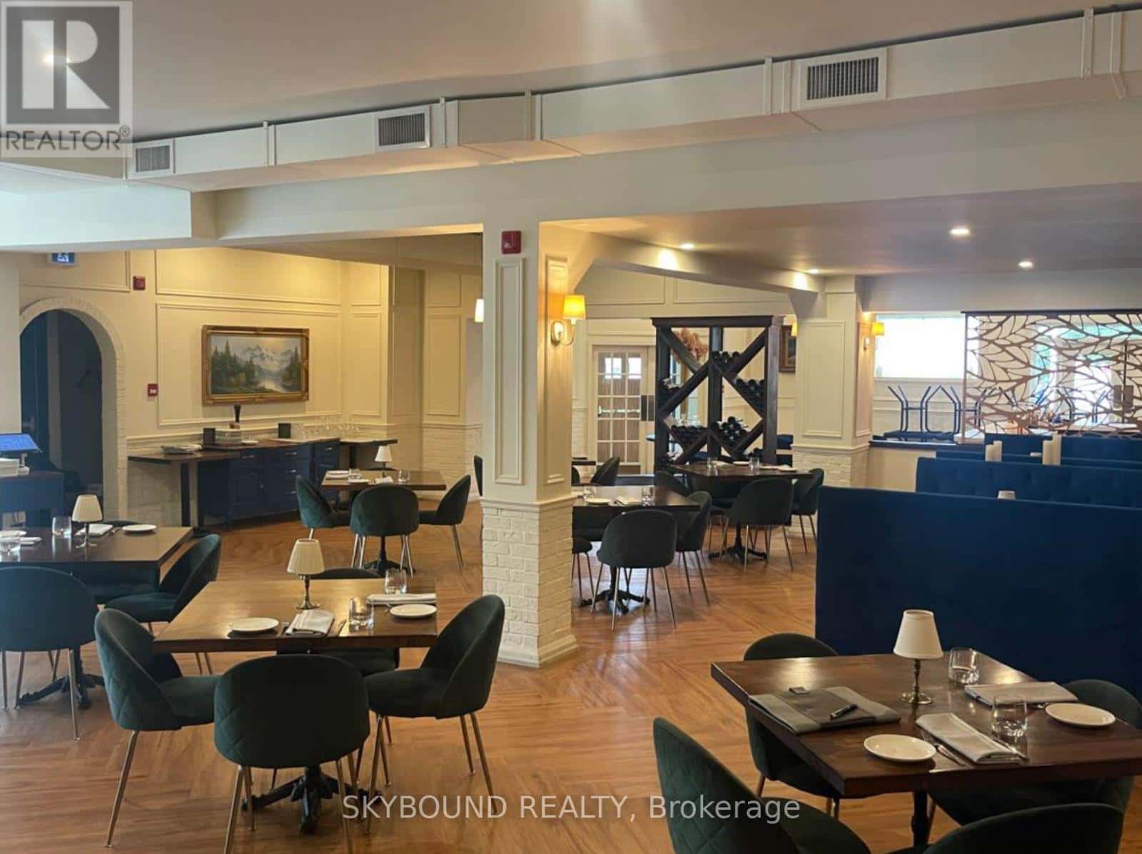 Hamilton (Strathcona), Ontario — Hamilton (Strathcona), Ontario - Photo 4 of 19