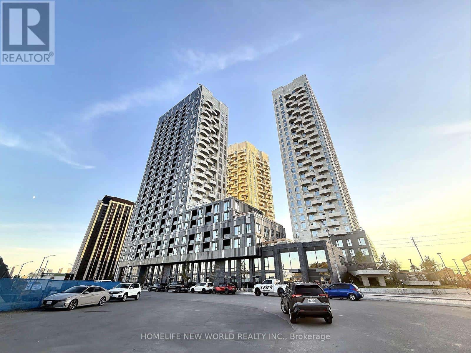 1129 - 498 CALDARI ROAD — Vaughan (Concord), Ontario - Photo 2 of 17