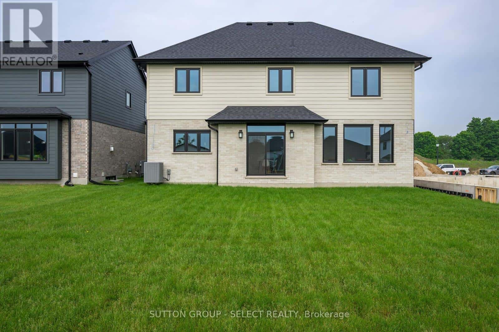 138 HARVEST LANE — Thames Centre (Dorchester), Ontario - Photo 2 of 34