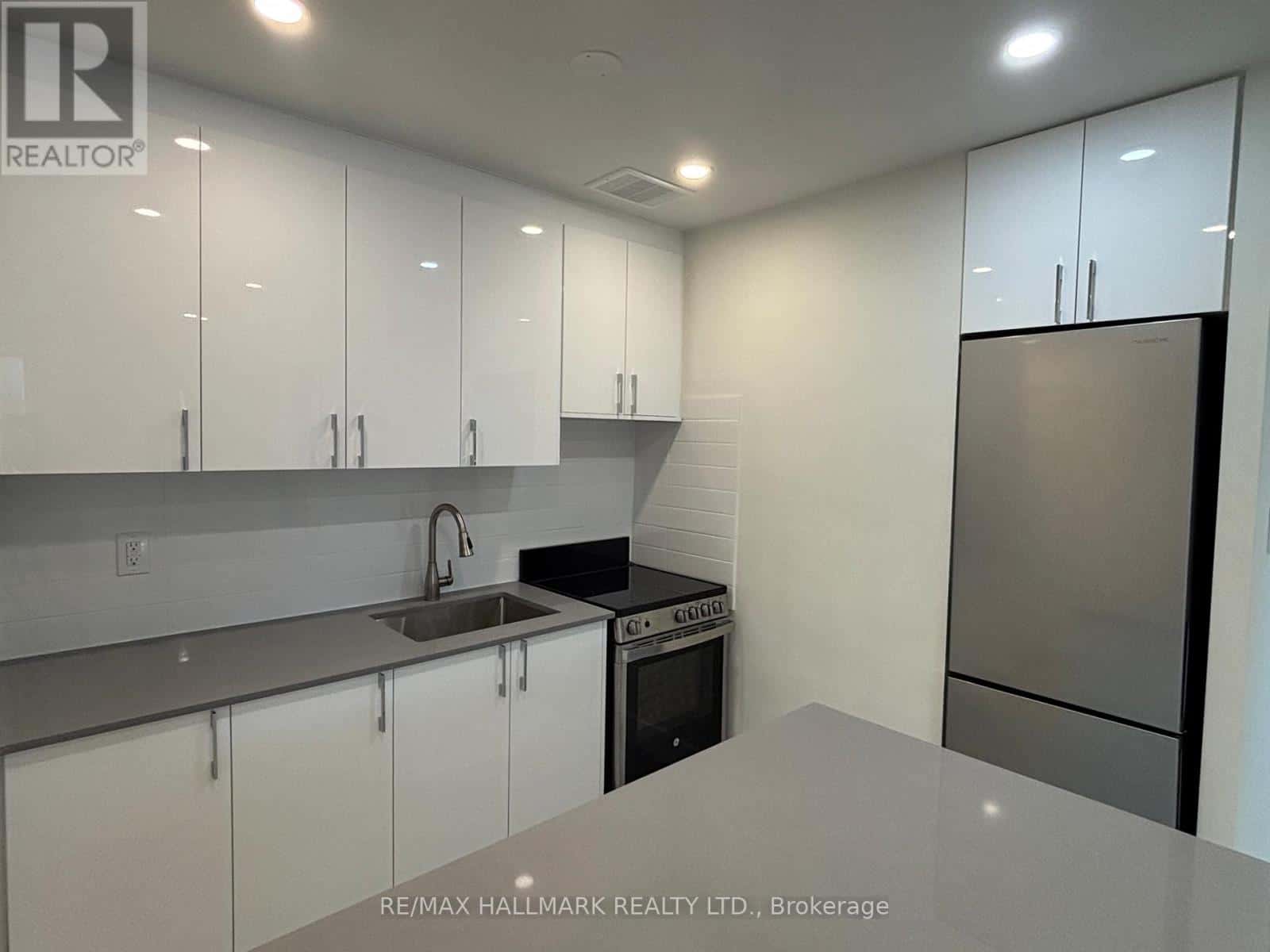 202 - 3151 JAGUAR VALLEY DRIVE — Mississauga (Cooksville), Ontario - Photo 3 of 30