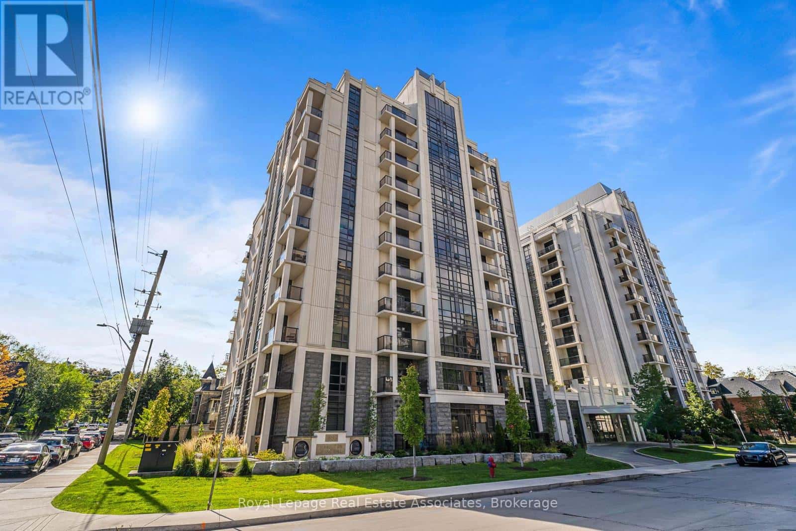 1106 - 81 ROBINSON STREET — Hamilton (Durand), Ontario - Photo 2 of 27