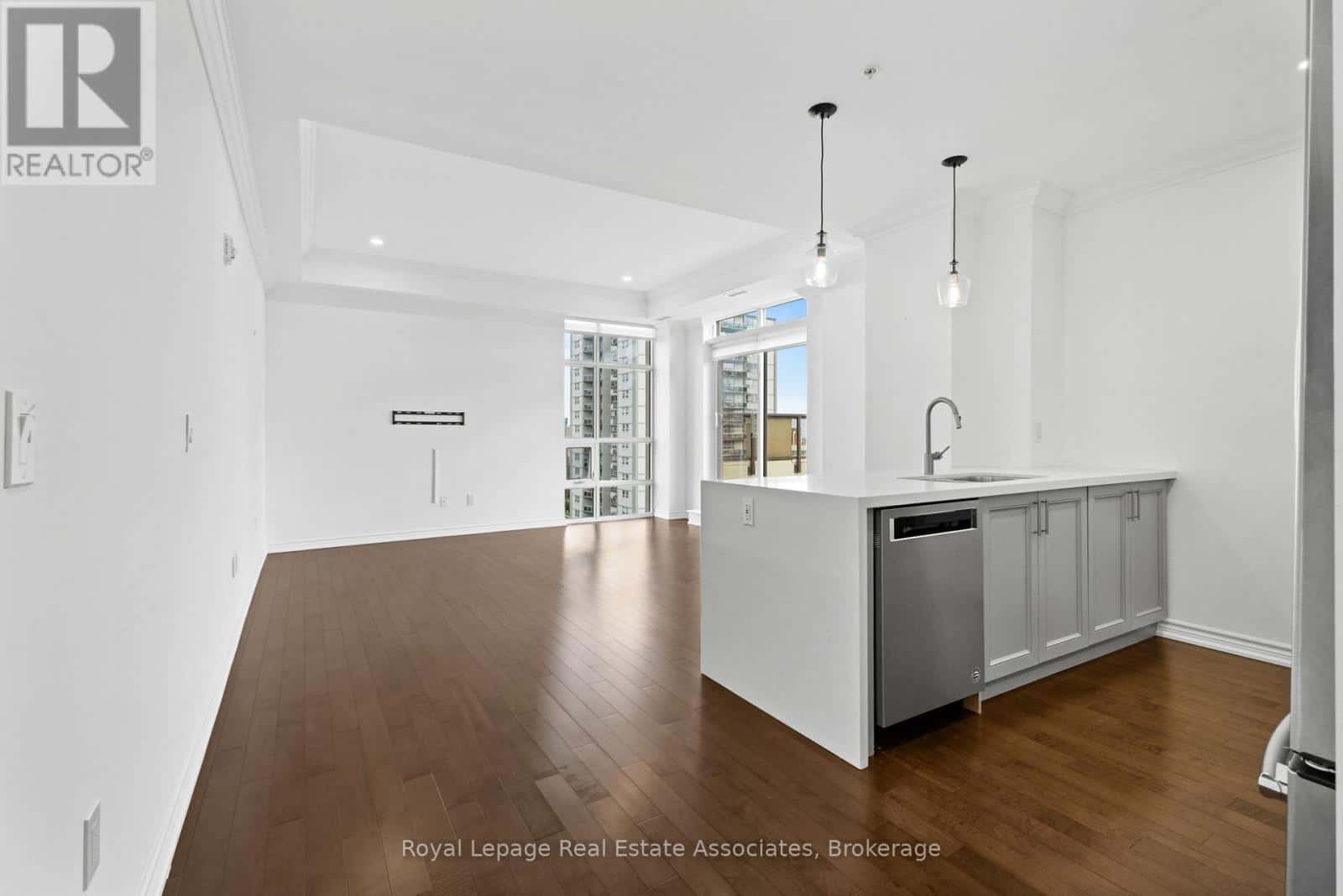 1106 - 81 ROBINSON STREET — Hamilton (Durand), Ontario - Photo 5 of 27