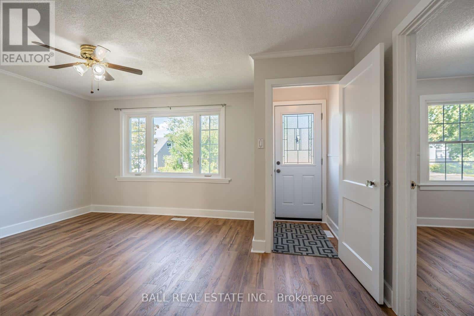 5 WALLACE STREET — Peterborough (Ashburnham Ward 4), Ontario - Photo 4 of 27