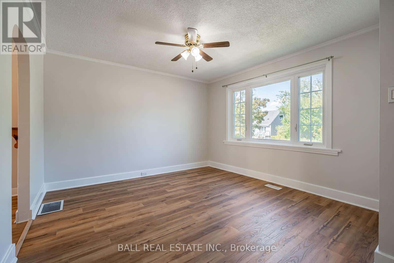 5 WALLACE STREET — Peterborough (Ashburnham Ward 4), Ontario - Photo 5 of 27