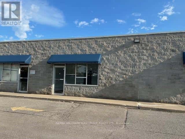 6 - 21 INDUSTRY STREET — Aurora (Aurora Grove), Ontario - Photo 2 of 5