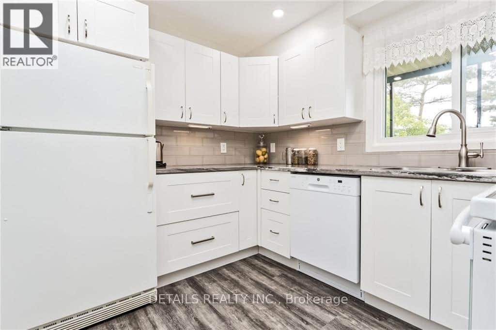 304 - 6376 BILBERRY DRIVE N - Photo 4 of 6, Ottawa, Ontario