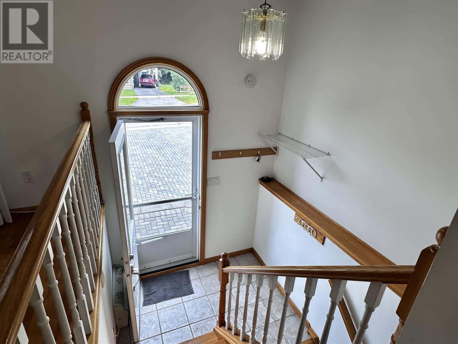 71 Lawrence AVE — Elliot Lake, Ontario - Photo 2 of 45