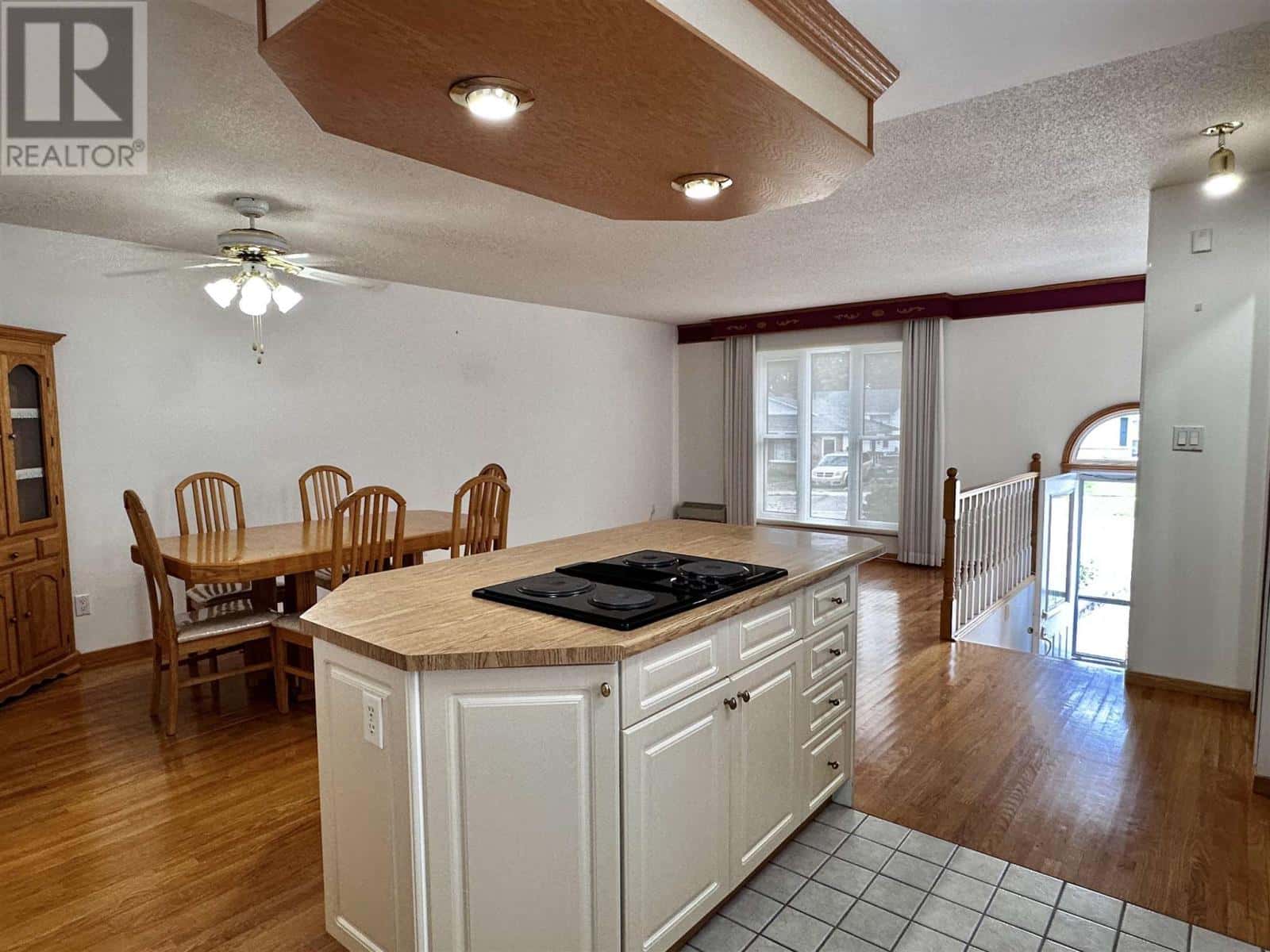 71 Lawrence AVE — Elliot Lake, Ontario - Photo 4 of 45