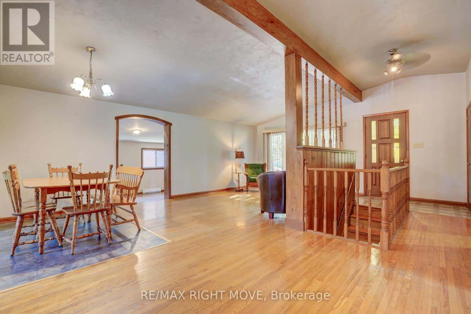 348 COLLINS DRIVE — Orillia, Ontario - Photo 5 of 29