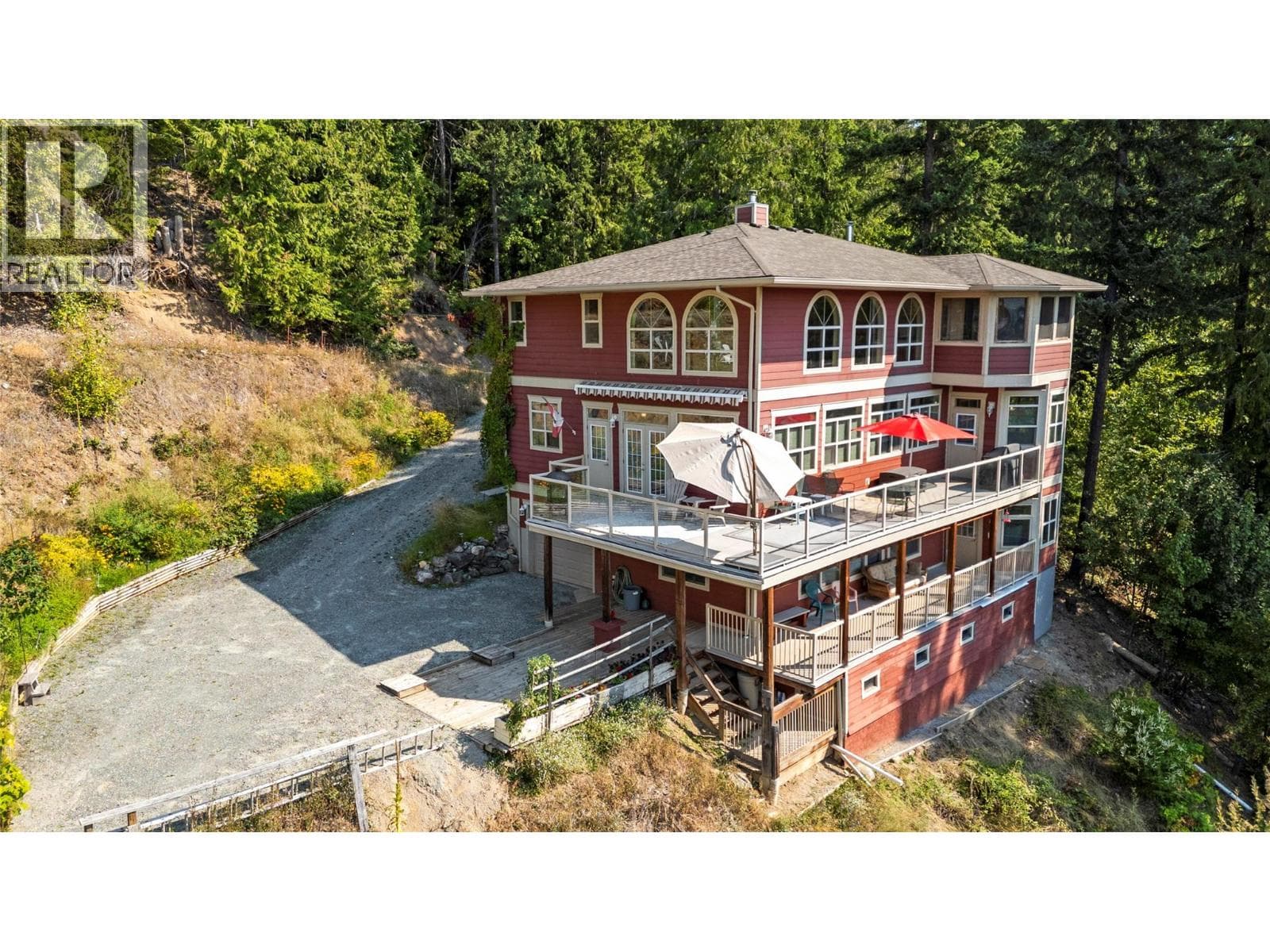 7666 Lichen Road — Anglemont, British Columbia - Main photo