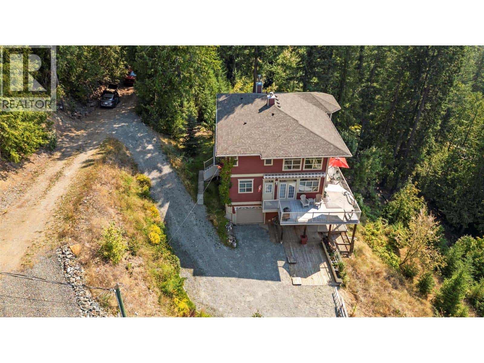 7666 Lichen Road — Anglemont, British Columbia - Photo 5 of 67