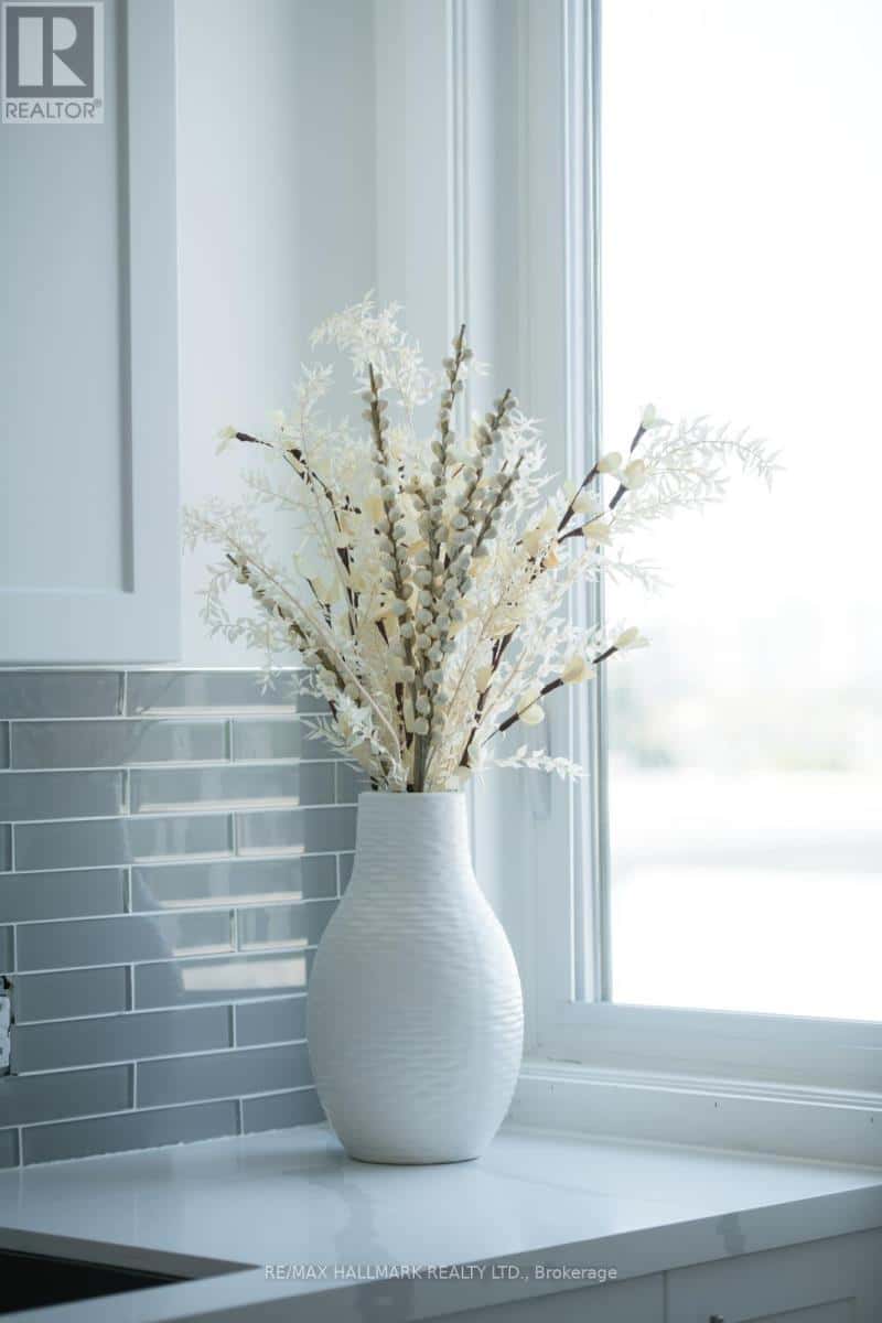 Toronto (O'Connor-Parkview), Ontario — Toronto (O'Connor-Parkview), Ontario - Photo 5 of 21