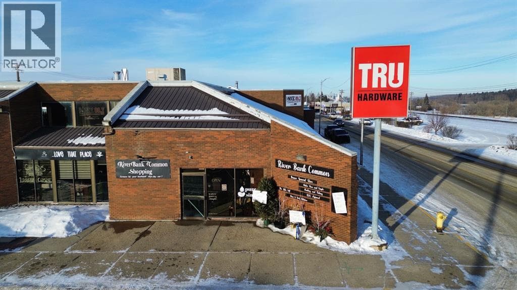 4804 50th Street — Ponoka, Alberta - Main photo