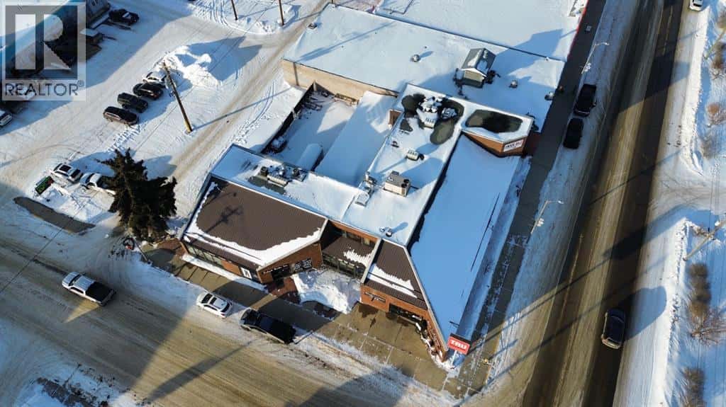 4804 50th Street — Ponoka, Alberta - Photo 3 of 47