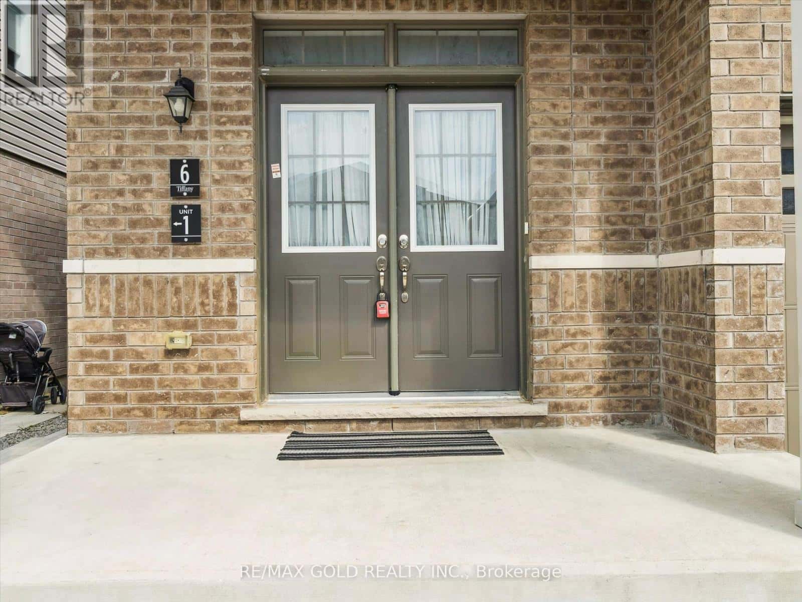 6 BANNISTER ROAD — Barrie, Ontario - Photo 2 of 50