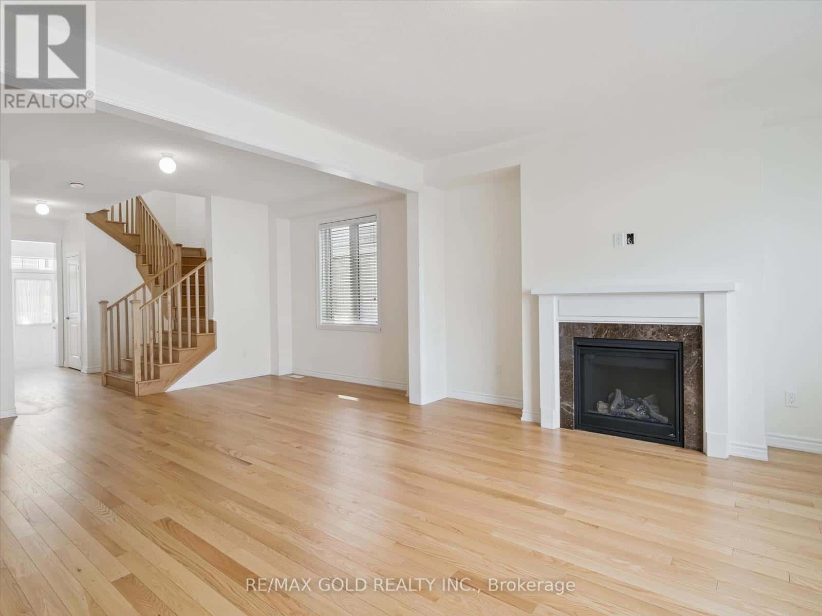 6 BANNISTER ROAD — Barrie, Ontario - Photo 4 of 50