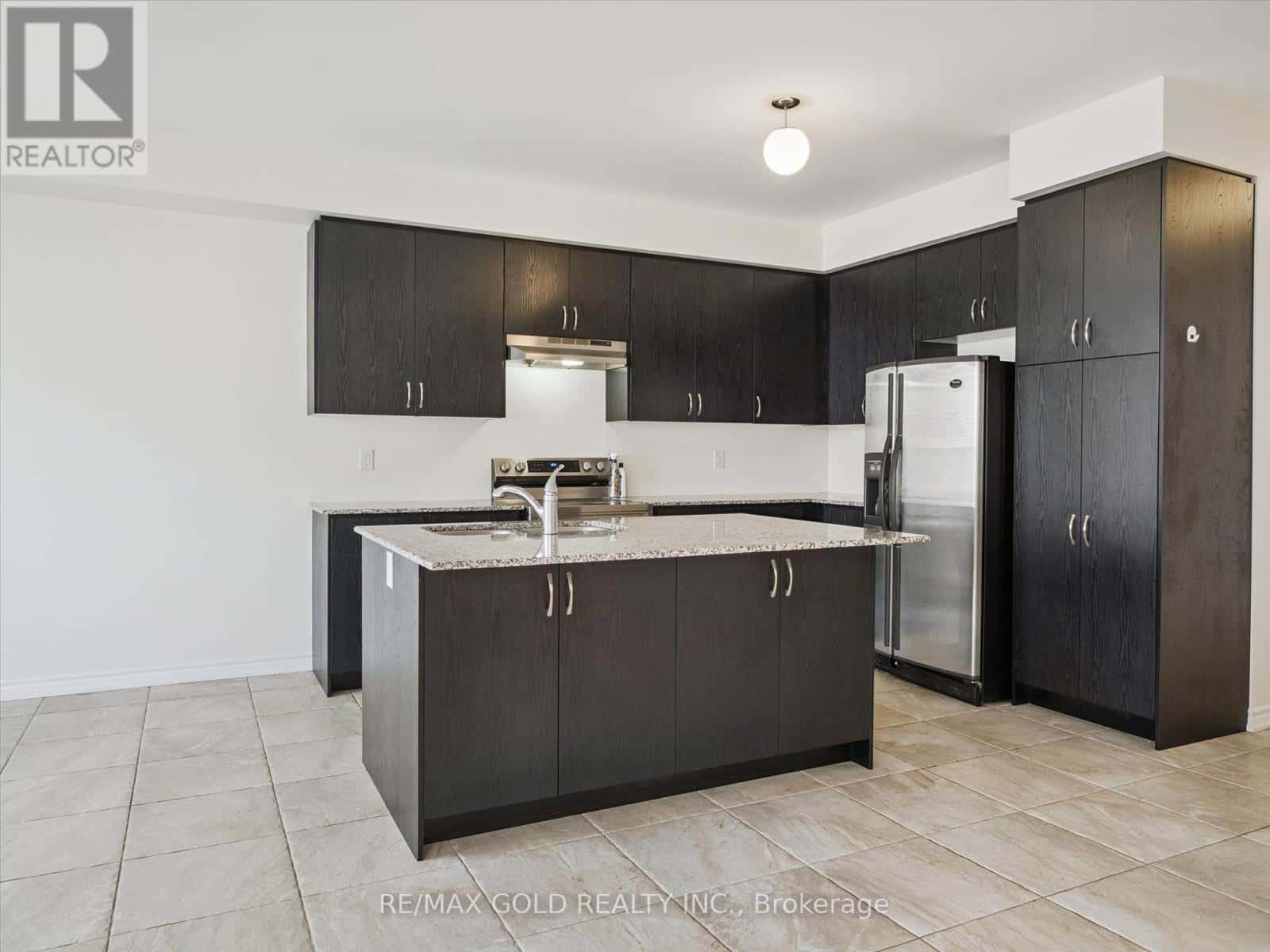 6 BANNISTER ROAD — Barrie, Ontario - Photo 5 of 50