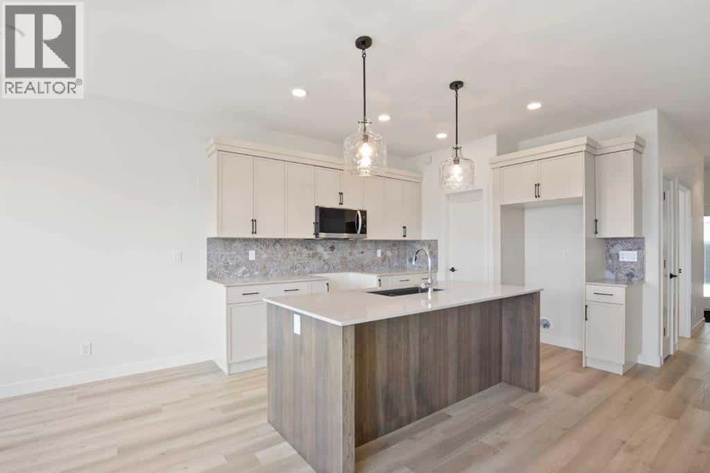 Three Hills, Alberta — Three Hills, Alberta - Photo 4 of 36