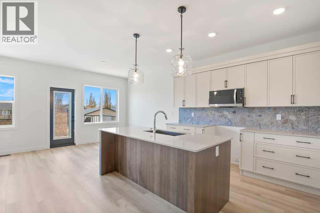 Three Hills, Alberta — Three Hills, Alberta - Photo 2 of 36