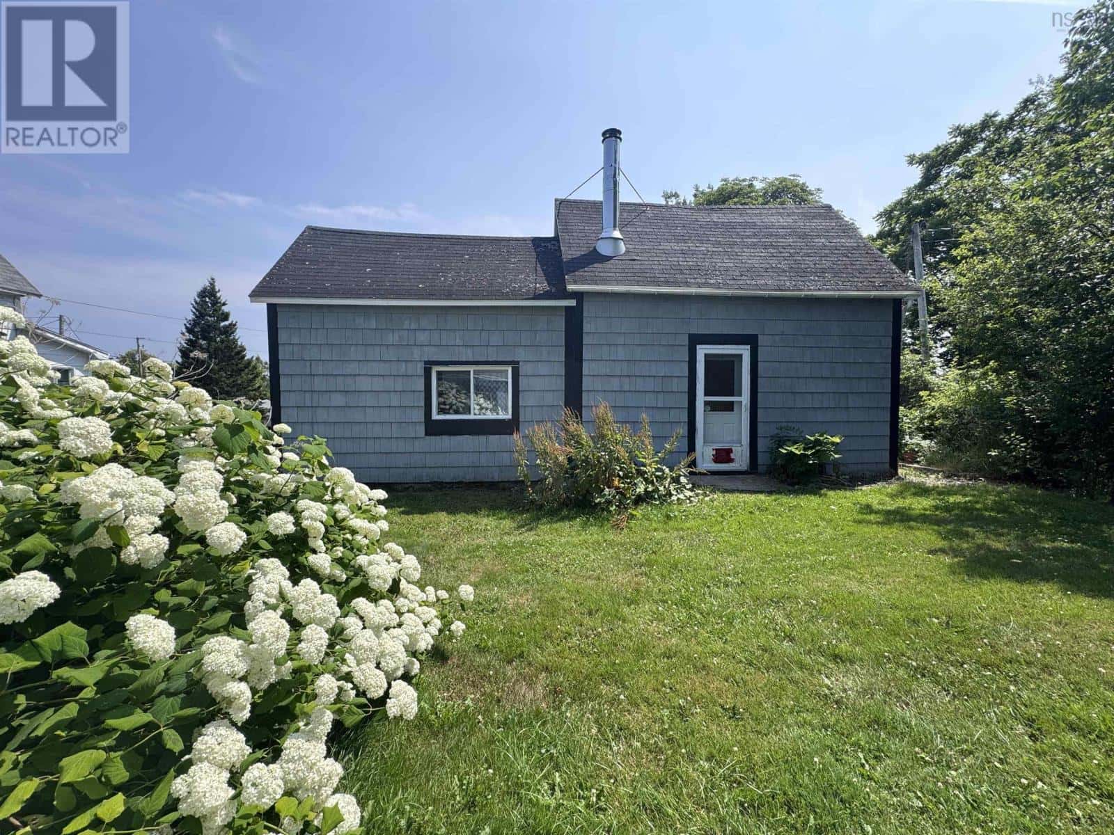 10 High Street — Baddeck, Nova Scotia - Photo 5 of 26