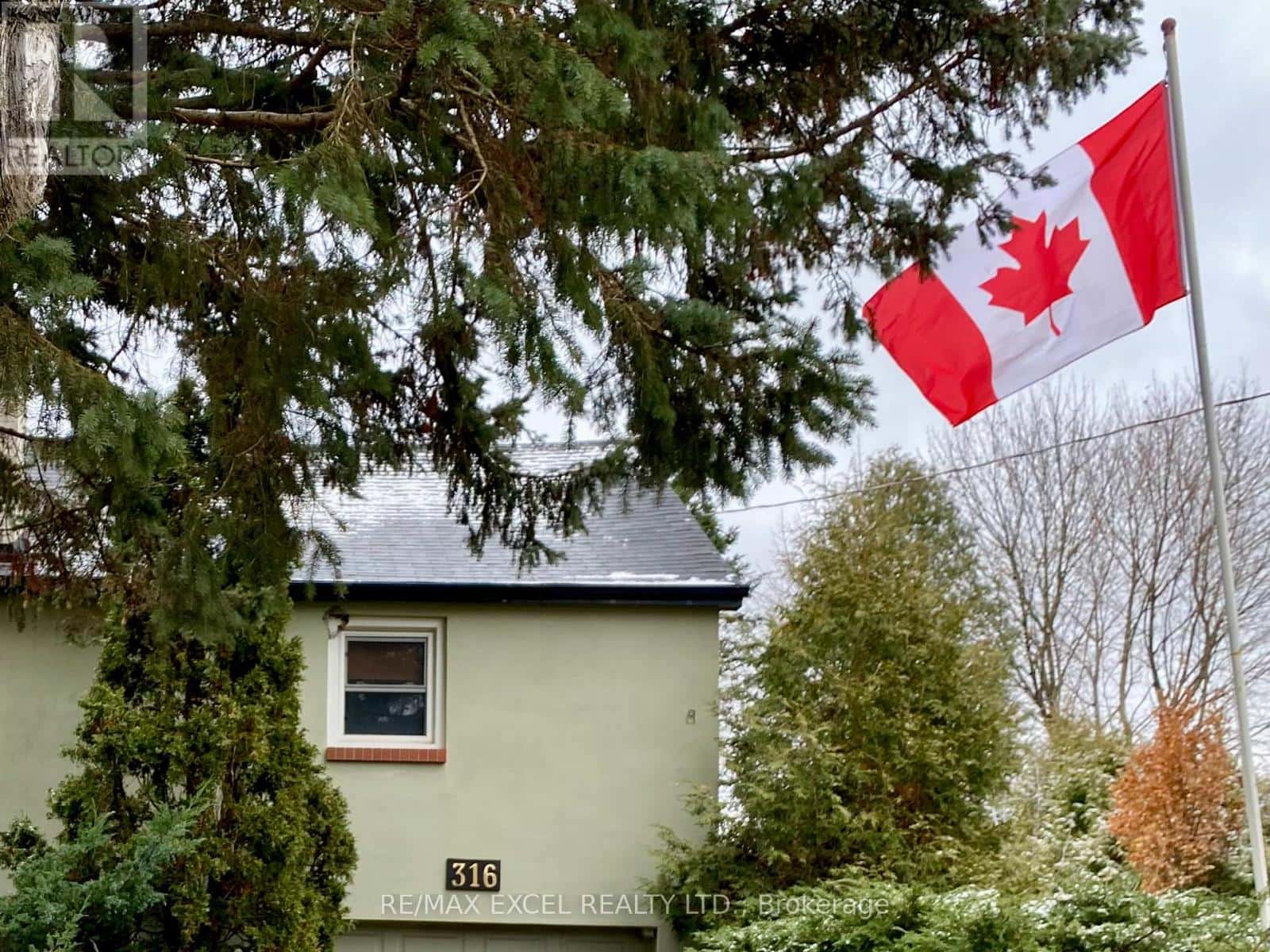 Newmarket (Central Newmarket), Ontario — Newmarket (Central Newmarket), Ontario - Photo 2 of 34