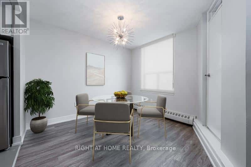 Toronto (Crescent Town), Ontario — Toronto (Crescent Town), Ontario - Photo 3 of 11