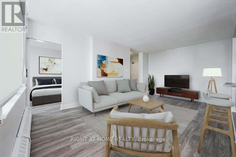 Toronto (Crescent Town), Ontario — Toronto (Crescent Town), Ontario - Photo 4 of 11