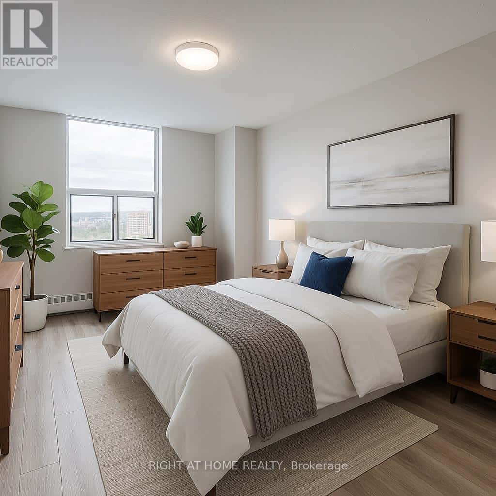 Toronto (Crescent Town), Ontario — Toronto (Crescent Town), Ontario - Photo 5 of 11