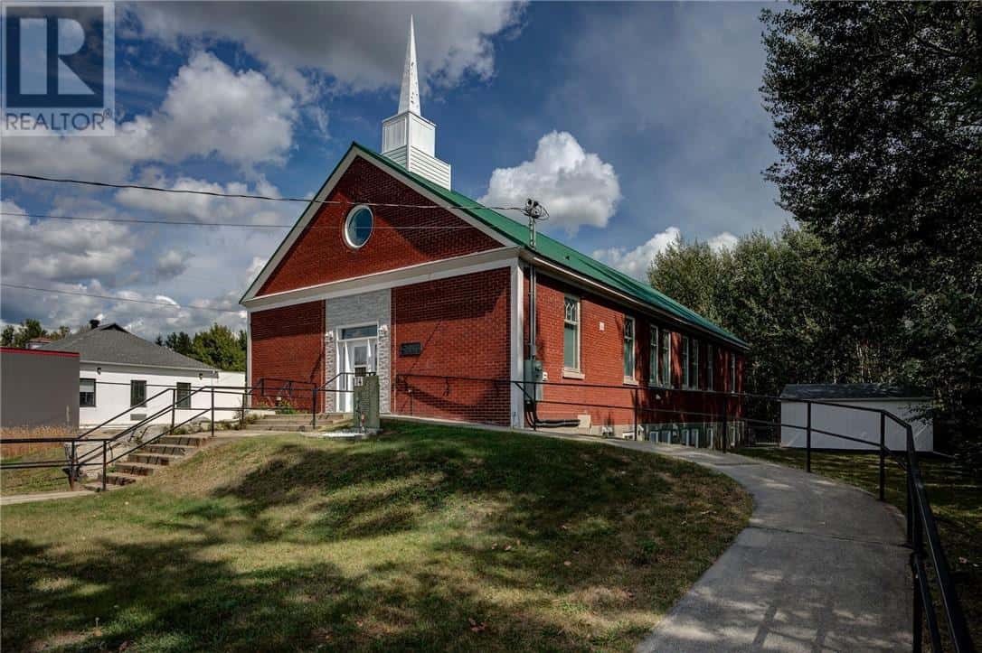 174 Church Street — Garson, Ontario - Photo 5 of 72