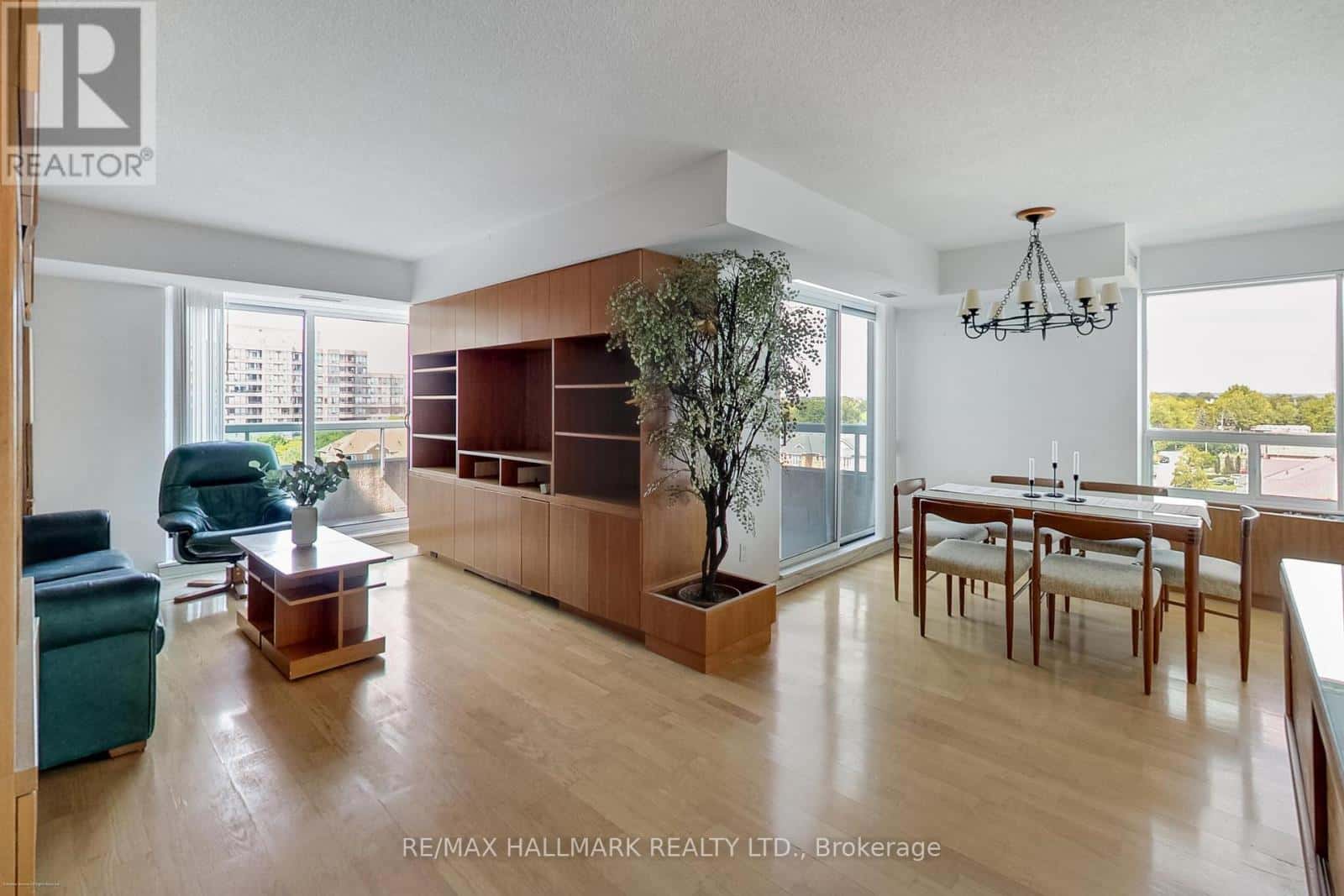 Vaughan (Crestwood-Springfarm-Yorkhill), Ontario — Vaughan (Crestwood-Springfarm-Yorkhill), Ontario - Photo 2 of 37