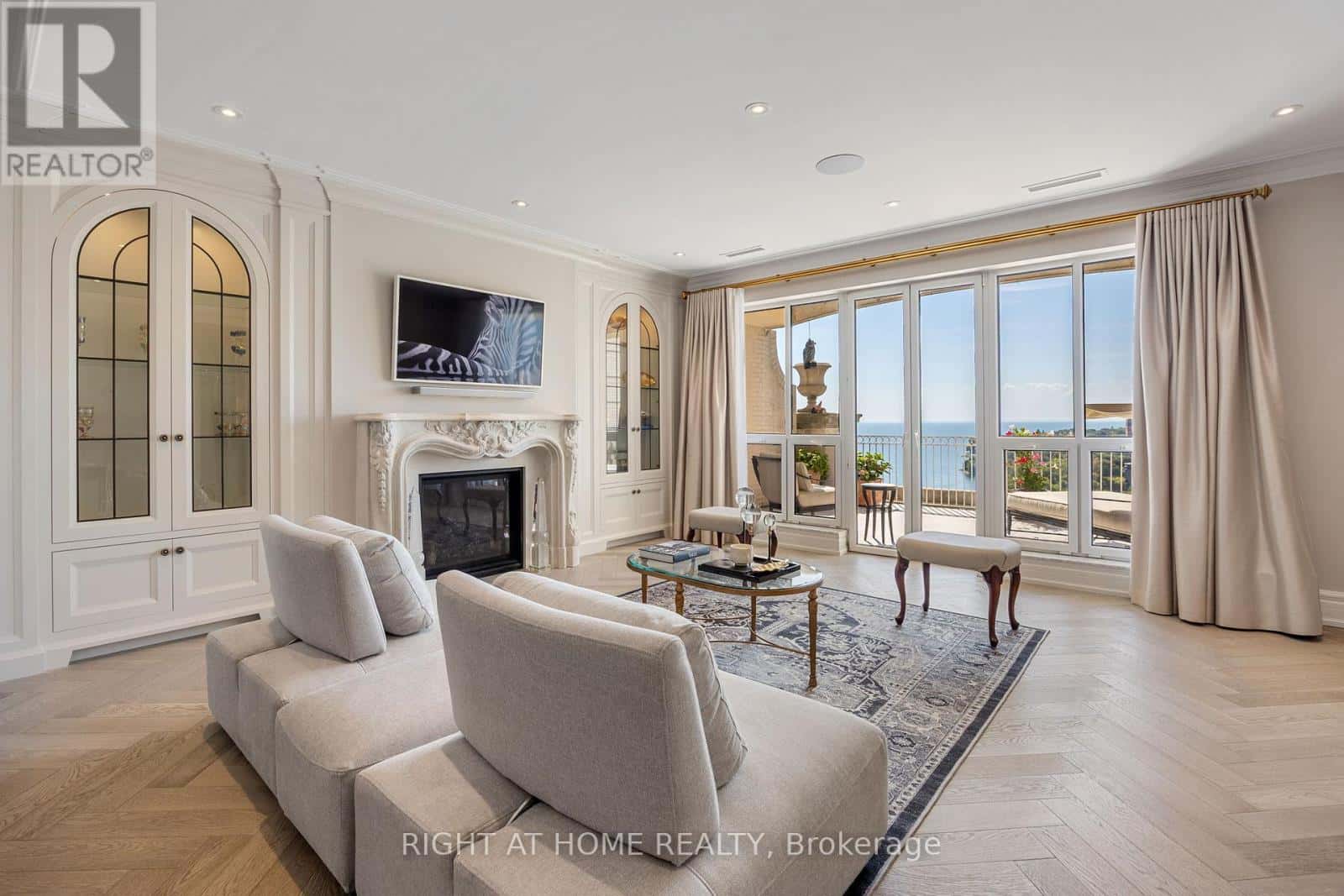 2287 Lake Shore Boulevard West Ph1501