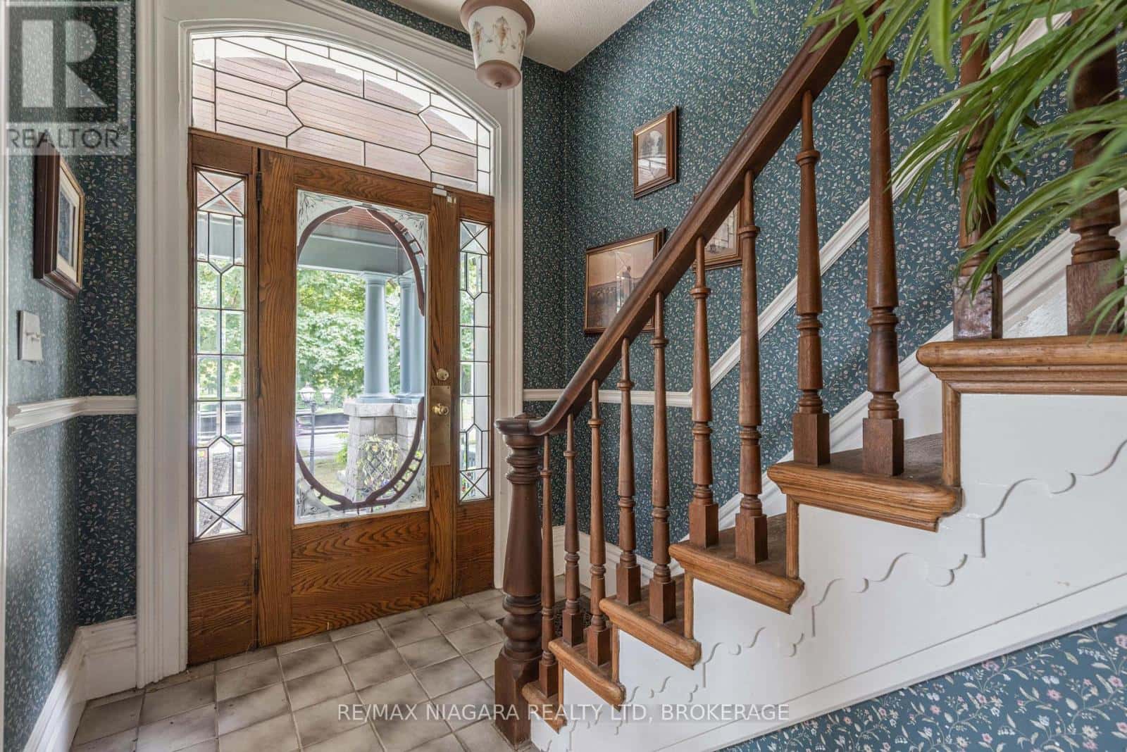 147 GENEVA STREET — St. Catharines (Downtown), Ontario - Photo 3 of 44