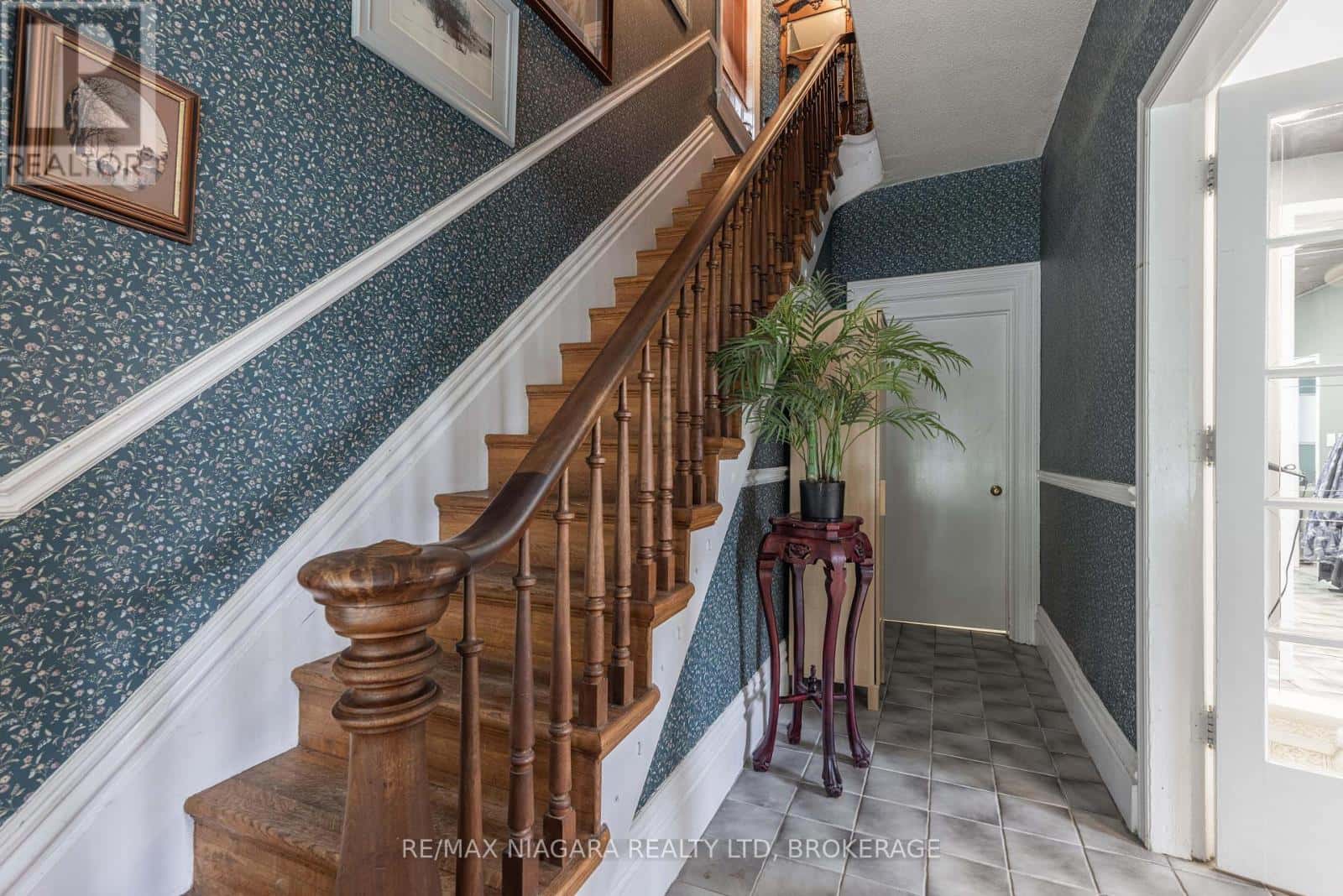 147 GENEVA STREET — St. Catharines (Downtown), Ontario - Photo 4 of 44