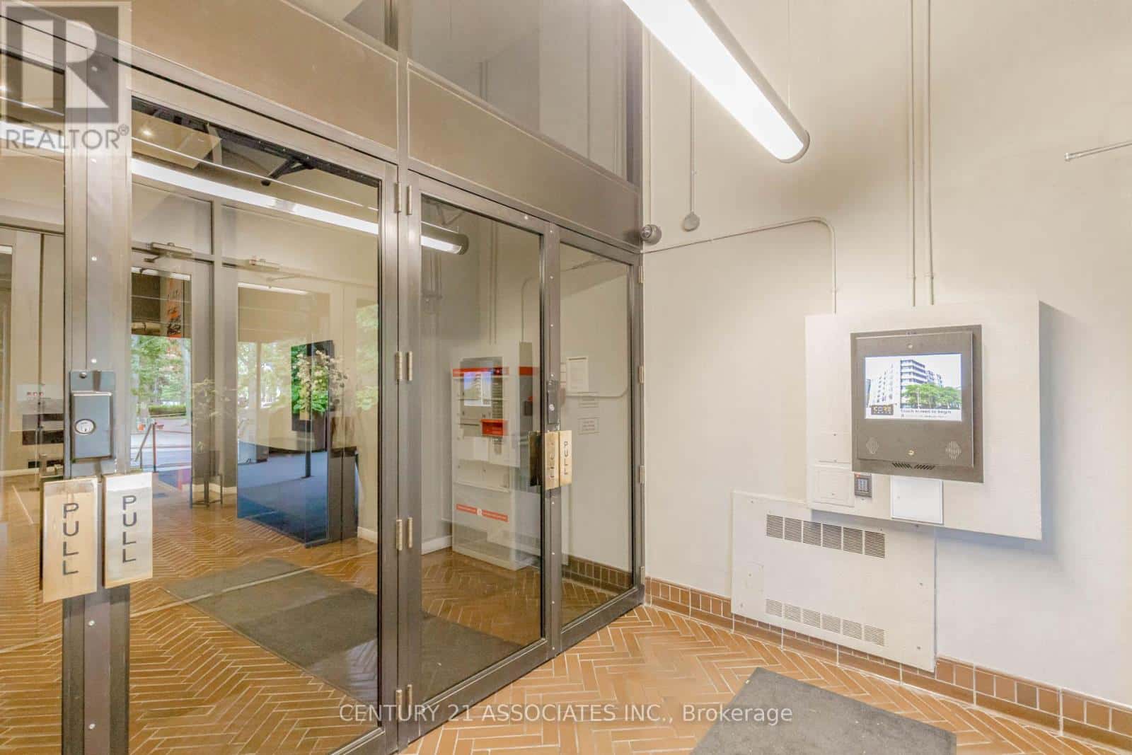 Hamilton (Durand), Ontario — Hamilton (Durand), Ontario - Photo 3 of 17